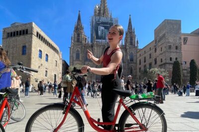 Bike Tour in Barcelona: History, Architecture and Culture - The route: pedal past Sagrada to the beach to green space