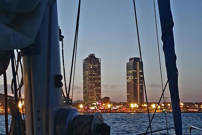 Boat Tour with Drink and Picoteo, Barcelona - Comfortable for couples, special moments, and even family trips