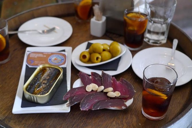 Born to Eat: Gourmet Tapas & Wine Small Group Tour in Old Barcelona - El Born aperitifs: where the night starts
