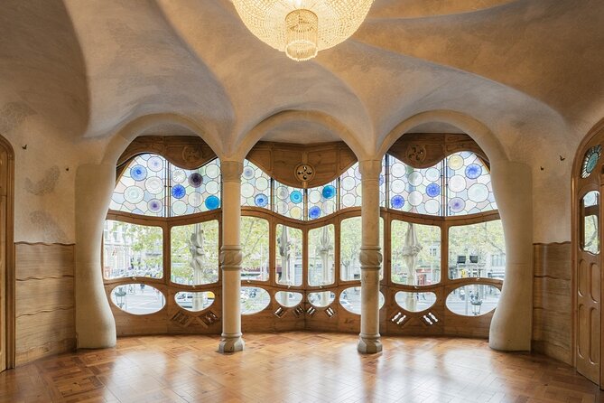 Casa Batllo Fast Track Tour with Optional White Rabbit Museum - Rooftop views plus the light moment you’ll remember