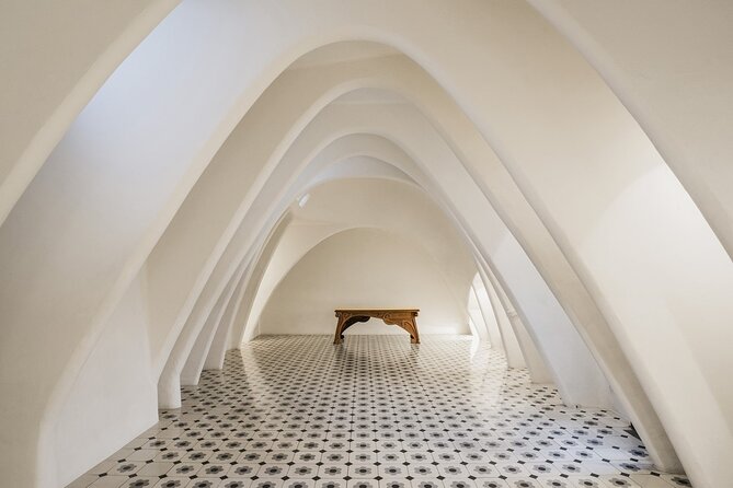 Casa Batllo Fast Track Tour with Optional White Rabbit Museum - How the group size and radio guide system affects your day