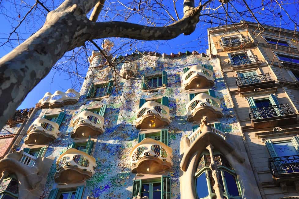 Casa Batlló First Access Insider Tour With Breakfast - The Gaudí Dôme start: a high-tech warm-up before the house