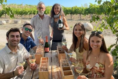Cava tour to 3 family wineries with hotel pick-up - Artcava Winery: an old Catalan farmhouse and a hands-on feel