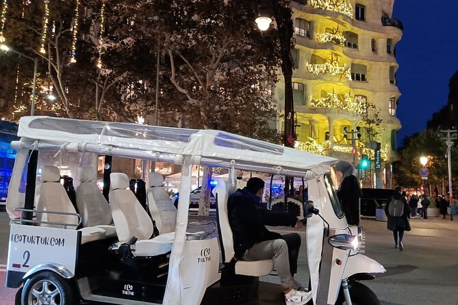 Christmas Lights Tour of Barcelona in Private Eco Tuk Tuk - Plaza de Urquinaona and the Ensanche Squares: A Quick Sense of Place