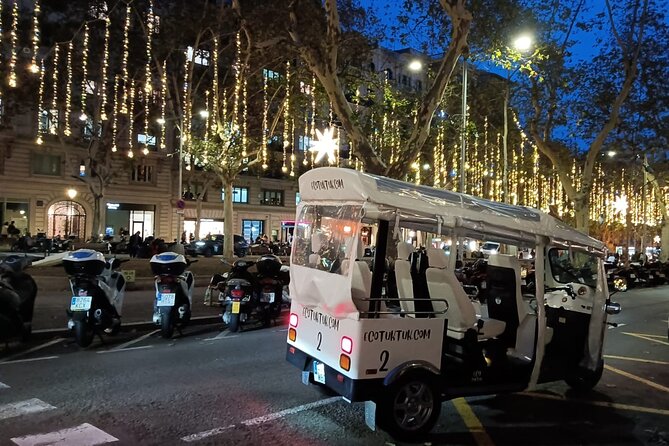 Christmas Lights Tour of Barcelona in Private Eco Tuk Tuk - Starting in the Eixample: Where Your Tour Finds Its Holiday Tempo