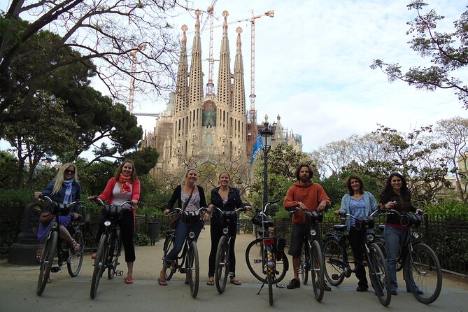 City Center Bike Tour in Barcelona - Gaudí stops that keep your eyes moving: Casa Batlló and La Pedrera