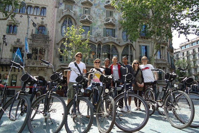 City Center Bike Tour in Barcelona - Barceloneta beach time plus Mirador de Colom views