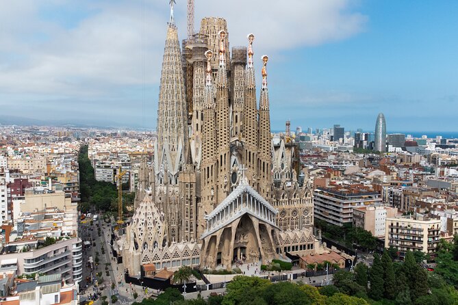 Combo: Skip the Line Sagrada Familia & Park Guell Guided Tour - Gaudí in one half-day: what this combo really gives you