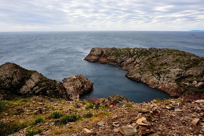 Costa Brava and Girona Small Group Easy Hike from Barcelona - Placa de la Independencia lunch stop: plan meals on your own