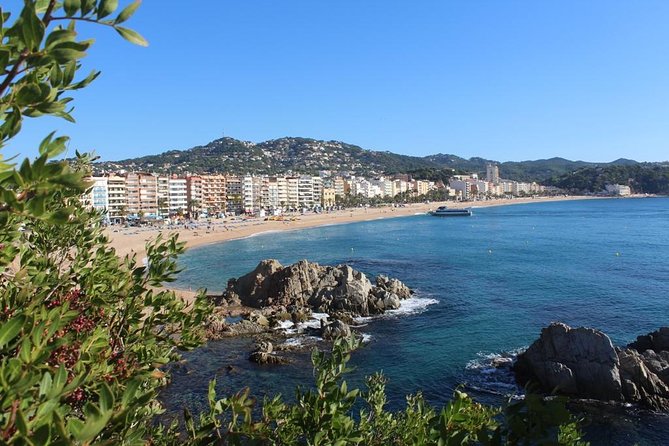 Costa Brava Day Sightseeing Tour with Boat Trip from Barcelona - Meeting at Barcelona North Station and Getting Off to a Fast Start