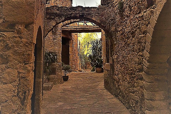 Costa Brava Private Experience by Car with local expertise - Beach coves, seaside promenades, and the lunch strategy