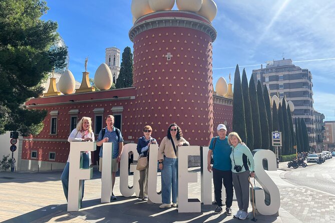 Dali Museum, Figueres & Cadaques Private Tour with Hotel pick-up - Getting started in Barcelona: Gaudí streets before the Dalí switch