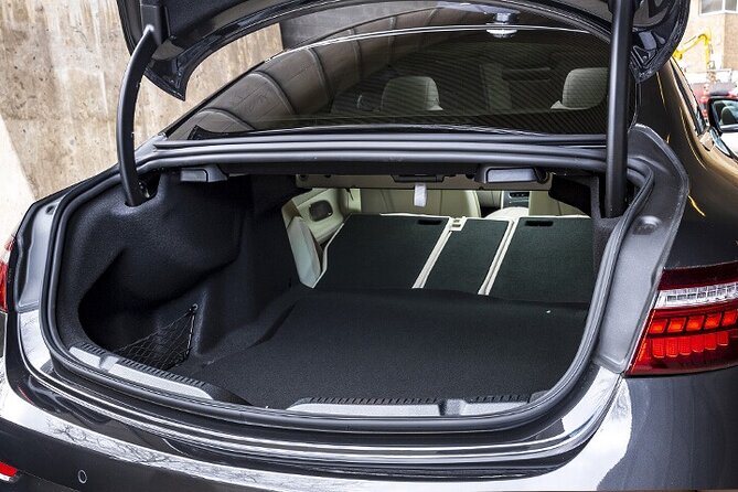 Departure by Business Car from Barcelona to Barcelona Airport BCN - Night pickups and the 22:00–07:00 Night Fee