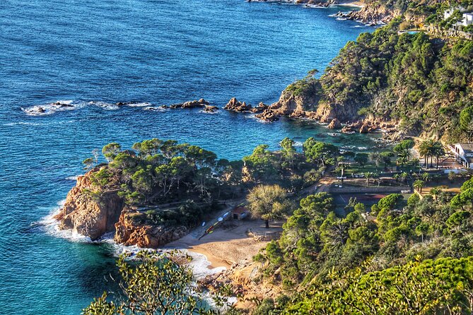 Discovering Costa Brava: Coastline, Tossa de Mar and Lunch - Taking in the coastline twice: Great Beach and more breathing room