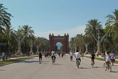E-Bike Barcelona Highlights & Park Guell in Small Group - Barceloneta to the Mediterranean Promenade