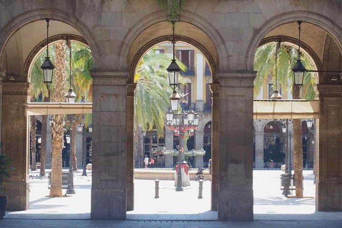 E-Bike tour in Barcelona with English Guide - How the 3-hour route works: highlights plus the quieter Barcelona