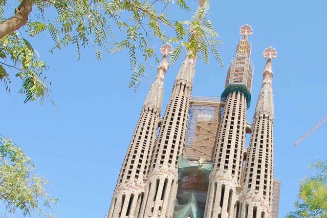 E-Bike tour in Barcelona with English Guide - Meeting at Carrer d’Enric Granados 5: where the tour starts and how it feels
