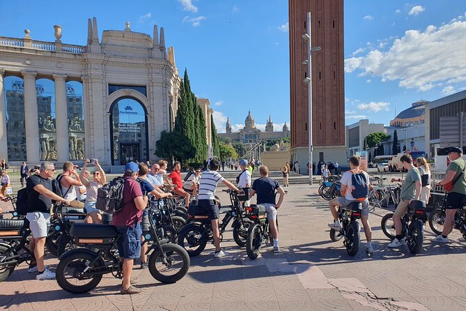E Fatbikes Rental in Barcelona - What You Actually Get: Helmet, Lock, and the E-Fatbike