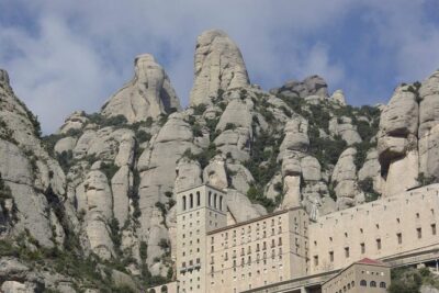 Easy Montserrat: Half Day Trip from Barcelona - Abadia de Montserrat: What the Guided Admission Actually Helps You Notice