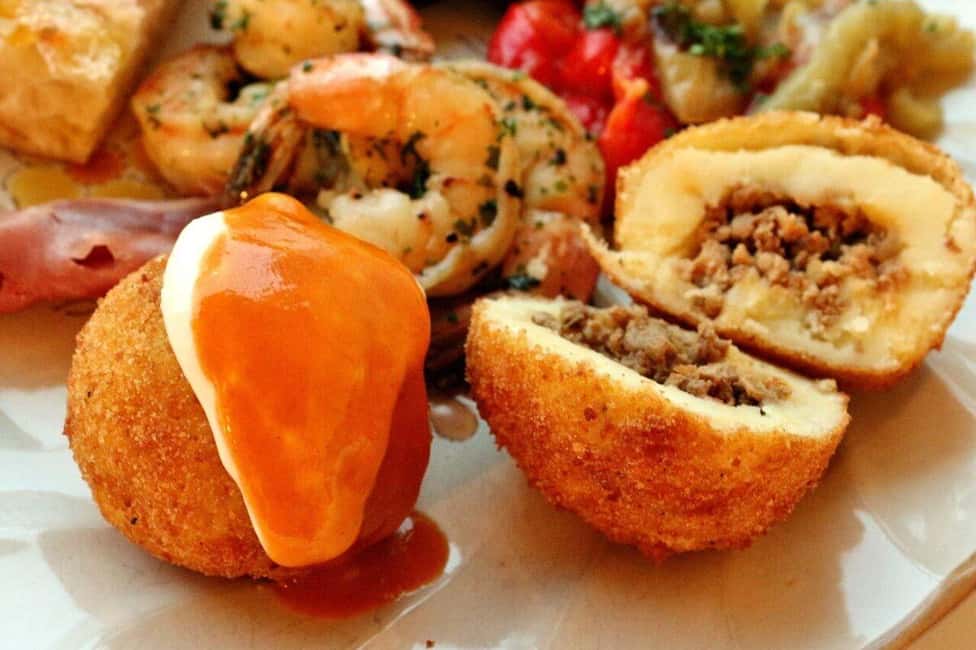 Eat Like a Catalan with a Local Guide - A classic tapas bar stop: tradition you can taste
