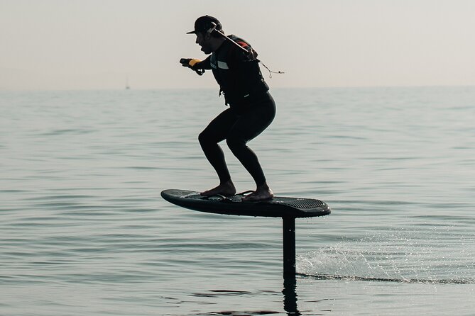 eFoil Fliteboard Experience Barcelona - The pre-ride lesson: controller, balance, and safety codes