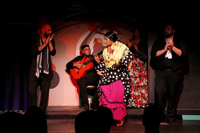 El Duende Flamenco Show with drink option at La Rambla Barcelona - Before the first song: getting in, settling down, and managing the silence rule