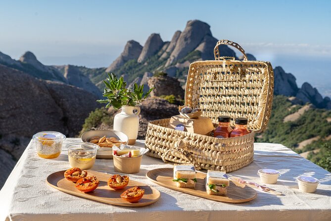 Elegant Private Picnic in Montserrat at 1100m Altitude - The hike outward along Torrent de Santa María: scenery with a storyline