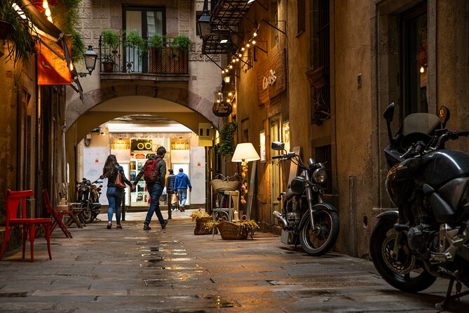 Elevate Your Photography - Barcelona Private Tour & Workshop - Plaça Reial and Pont del Bisbe: classic icons, quick photo plans