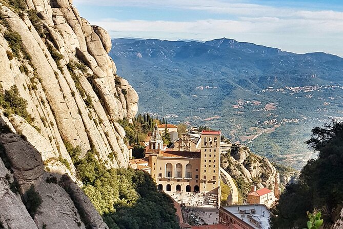 Experience Montserrat: Private Tour for Families and Friends - Farmers’ market tastings: a food stop with a point