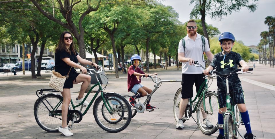 Explore Barcelona by Bike & Photo Shooting - Parc de la Ciutadella: turning greenery into a photo stop