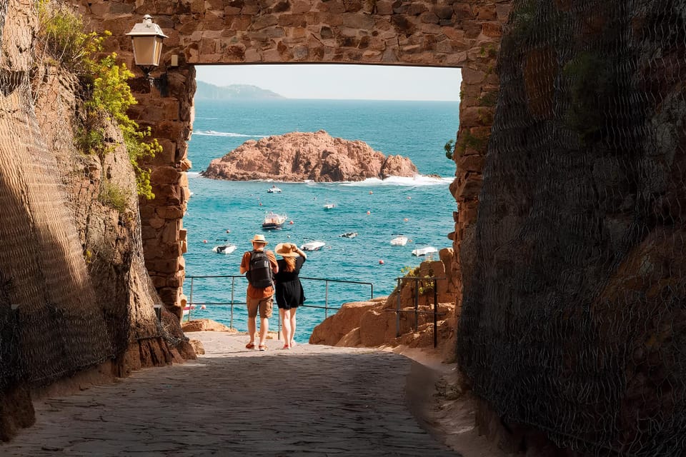 Explore Costa Brava & Tossa de Mar: Trails, snorkel & meal - Snorkeling in the Mediterranean: clear water, clear expectations
