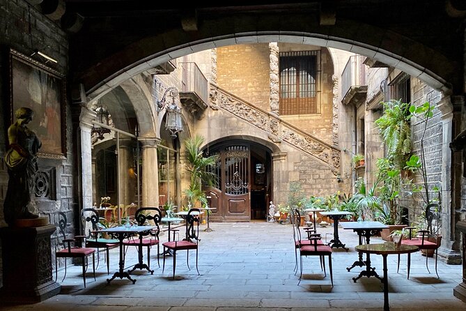 Explore hidden streets of Barcelona with a local - Arc de Triomf: Modernism With Legends Attached