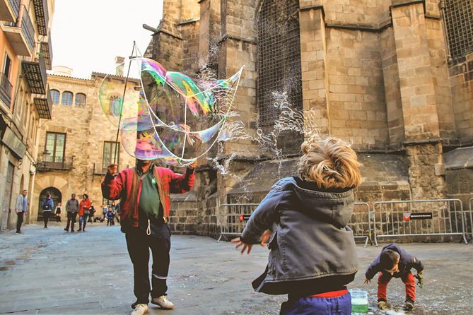 Family Private Tour: Churros, Hot Chocolate & Games in Barcelona - A family tour that actually holds attention
