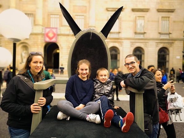 Family Private Tour: Churros, Hot Chocolate & Games in Barcelona - Mercat de la Boqueria: the tasting stop that makes it real