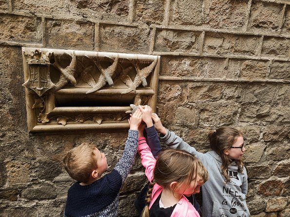 Family Private Tour: Churros, Hot Chocolate & Games in Barcelona - Jardins del Doctor Fleming: snack rest plus playground time