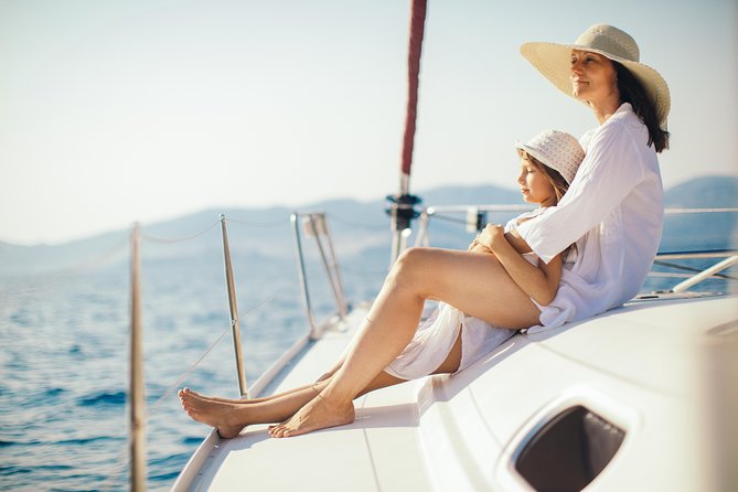 Family Sailing Tour in Barcelona - Morning, afternoon, or evening: choose the light you want