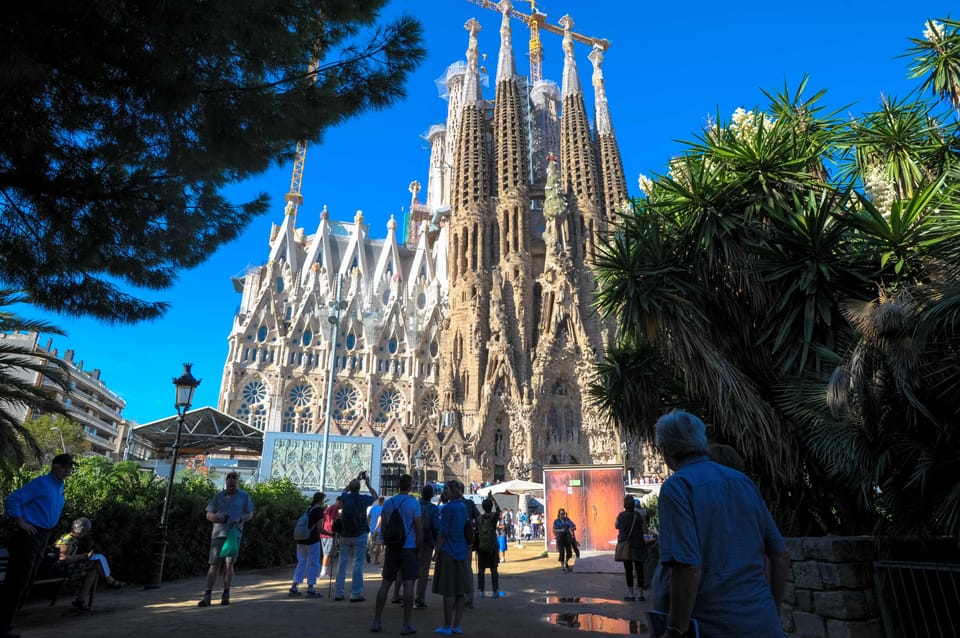 Fast Track: Sagrada Familia & Barcelona Full-Day Tour - Fast-track Sagrada Familia: the time-saver that changes your day