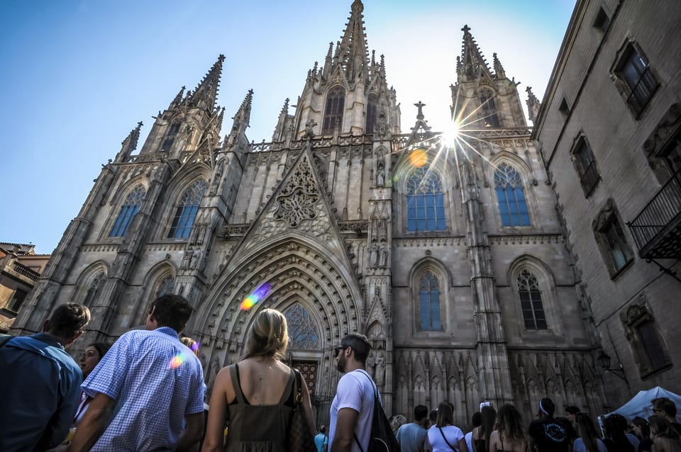 Fast Track: Sagrada Familia & Barcelona Full-Day Tour - Eixample boulevards from the minibus: how you get speed without losing the feel