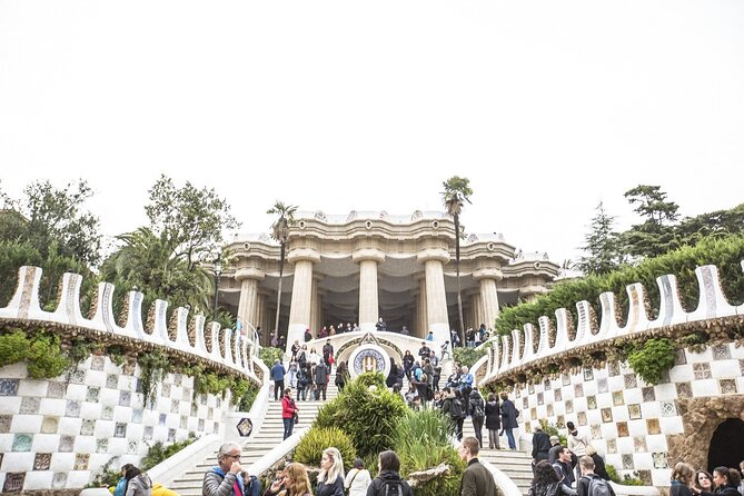 Fast Track Sagrada Familia & Park Guell the best of Gaudí - Park Güell: skip-the-line entry and guided mosaics on the hills