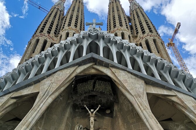 Food & Drink Tasting Private Tour & Sagrada Familia Skip the Line - Blai 9: wine pairing with pintxos and the croquette stop
