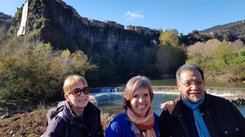 From Barcelona: Besalú & Medieval Towns Tour w/ Hotel Pickup - Castellfollit de la Roca: a clifftop medieval photo stop