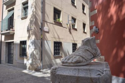 From Barcelona: Costa Brava & Girona Small Group Day Trip - Leaving Barcelona: the Banc d’Espanya start and van time