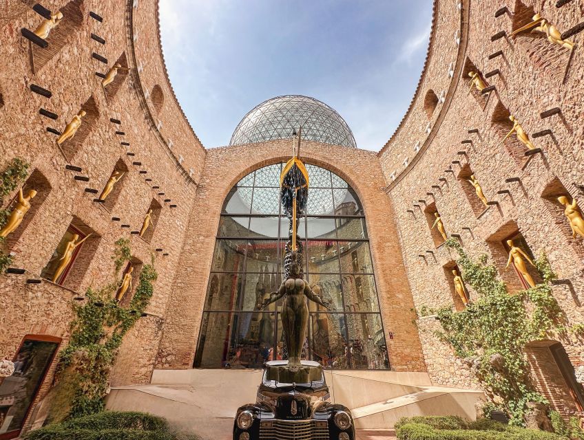 From Barcelona: Dalí and Medieval Girona Private Day Trip - Figueres lunch: local food, real timing, and a wine break