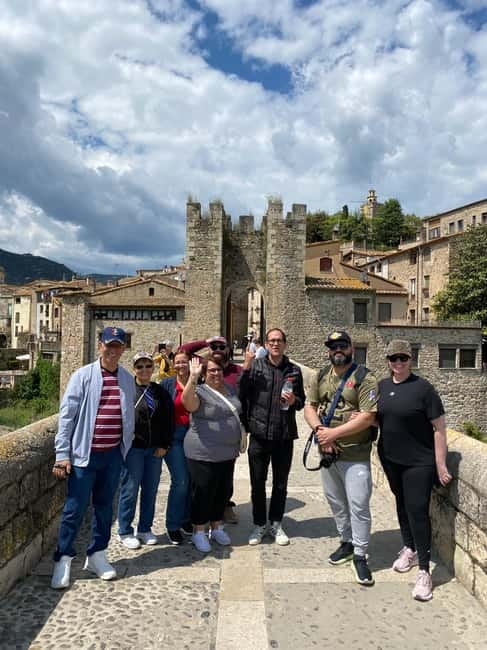 From Barcelona: Girona, Besalú & Castellfollit Day Trip - Lunch Near the Cliffs or En Route to Besalú: Eat Like a Local, at Your Pace