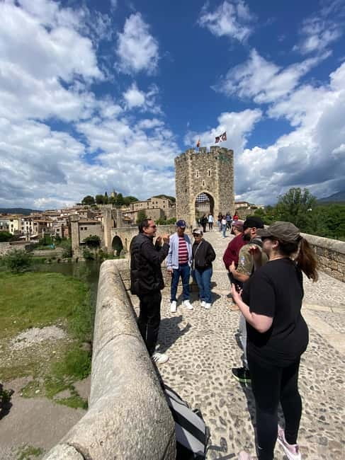 From Barcelona: Girona, Besalú & Castellfollit Day Trip - Besalú: Romanesque Bridge, Cobblestones, and the Miqvé Ritual Bath
