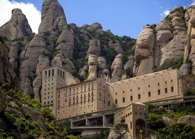 From Barcelona: Montserrat Full-Day Guided Tour - Free time for shopping and liqueurs: the tasty Catalan bonus