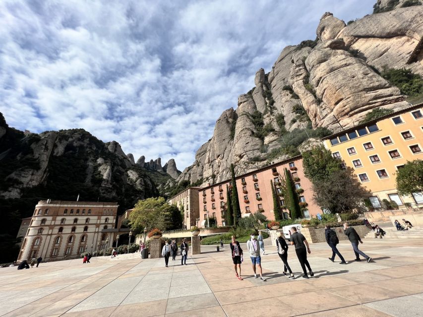 From Barcelona: Montserrat Private Day Trip With Pickup - Basílica de Montserrat: the guided walk and the Black Madonna view