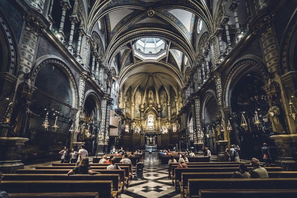 From Barcelona: Montserrat Private Guided Tour and Cable Car - Your guide and the pacing that makes it work