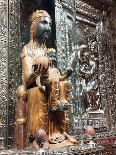 From Barcelona: Montserrat Private Guided Tour and Cable Car - Sant Joan Funicular: quick lift, big view reward
