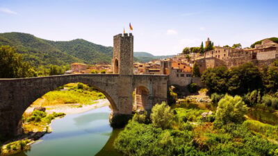From Barcelona: Private Besalú and Medieval Towns Tour - Morning start: private van pickup and a quick hit of Barcelona’s modern icons